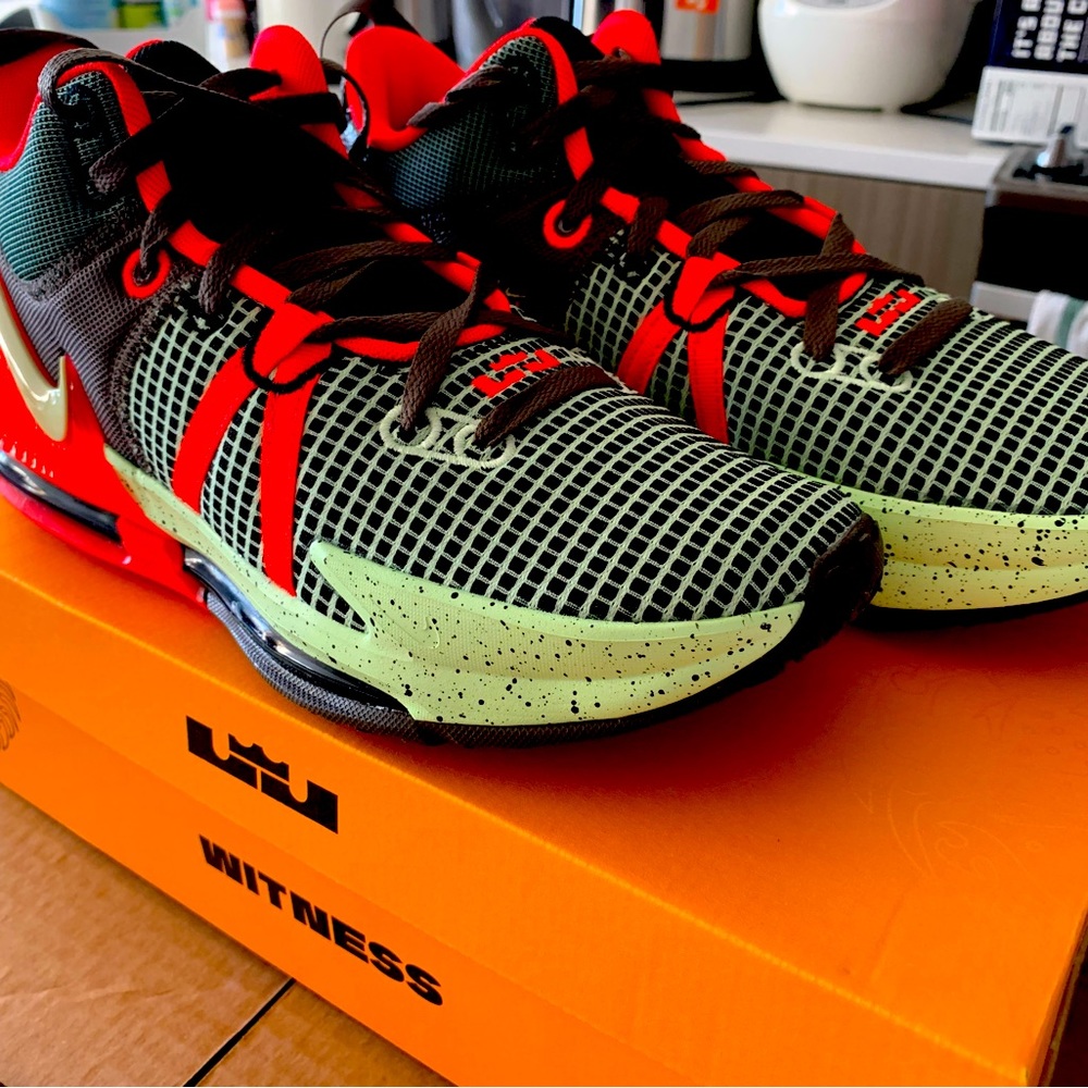 LeBron Witness VII (Nike Basketball Shoes)